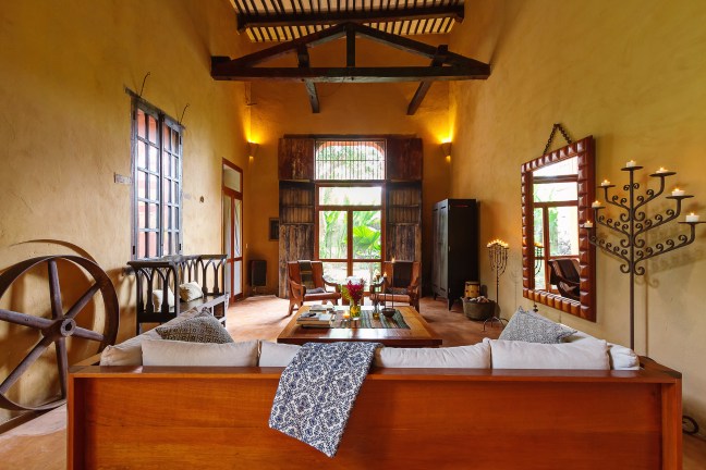 4 SC Hacienda living room